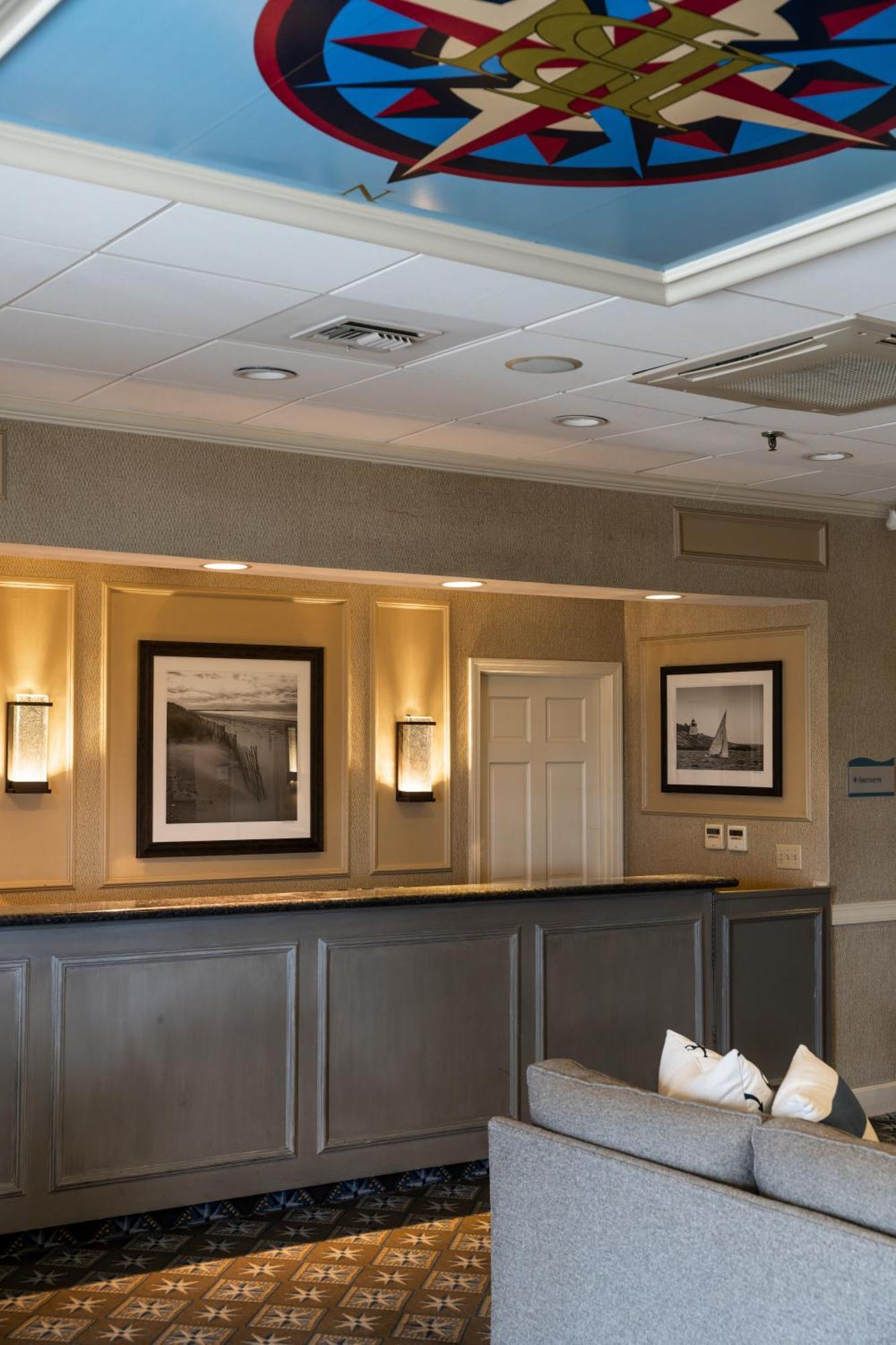 Newport Beach Hotel & Suites Middletown Exterior foto