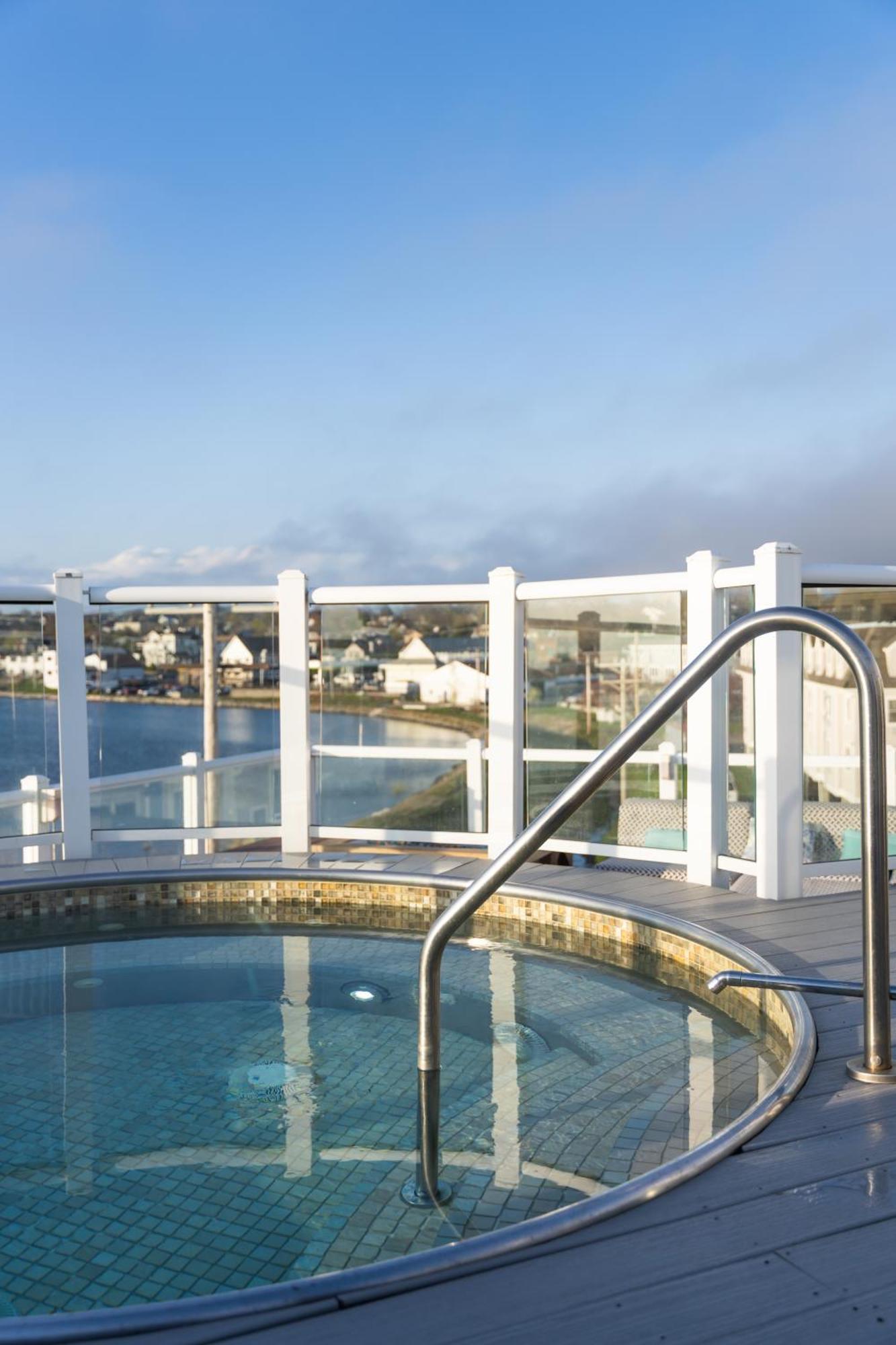 Newport Beach Hotel & Suites Middletown Exterior foto