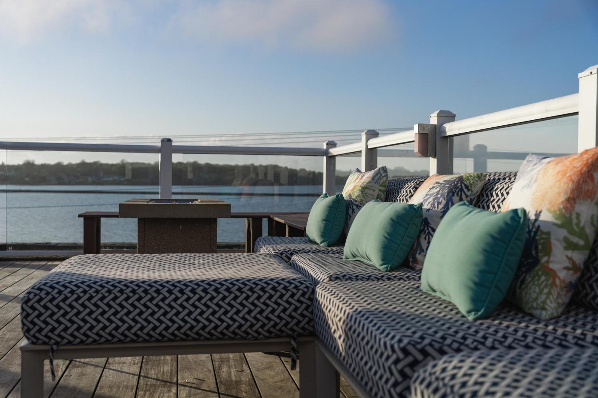 Newport Beach Hotel & Suites Middletown Exterior foto